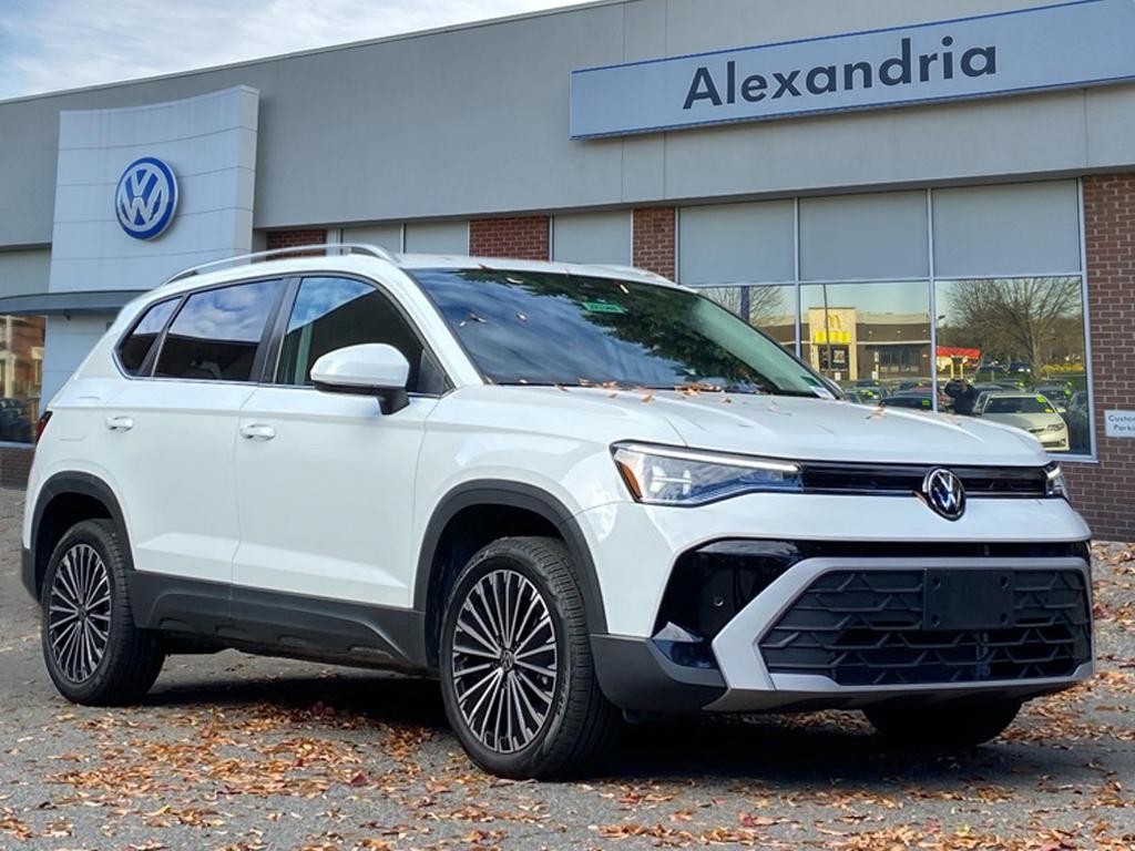 2025 Volkswagen Taos SE's photo