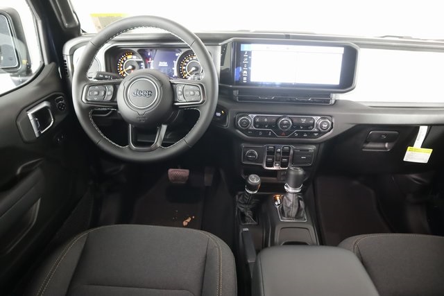 2025 Jeep Wrangler photo 7