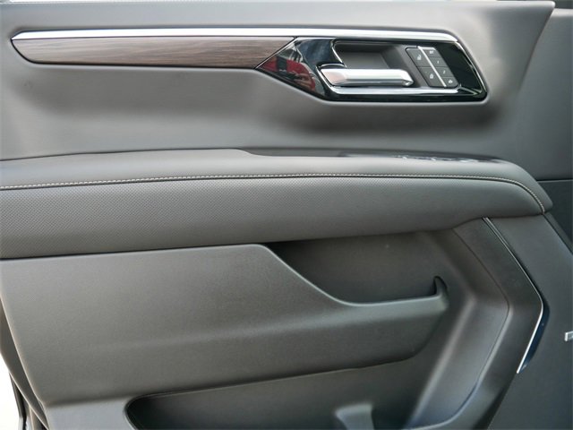 2025 Chevrolet Suburban Premier photo 12