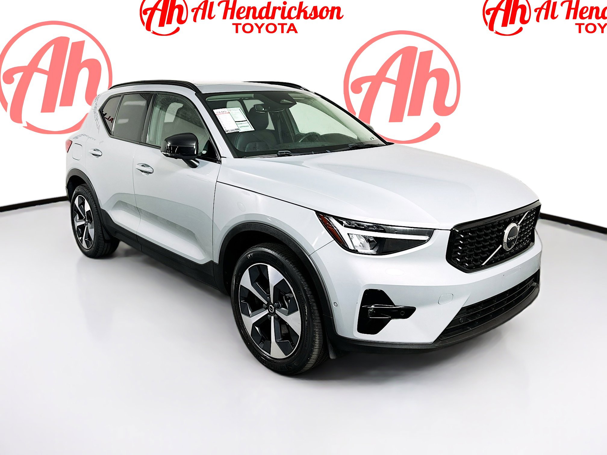 2024 Volvo XC40 Plus's photo