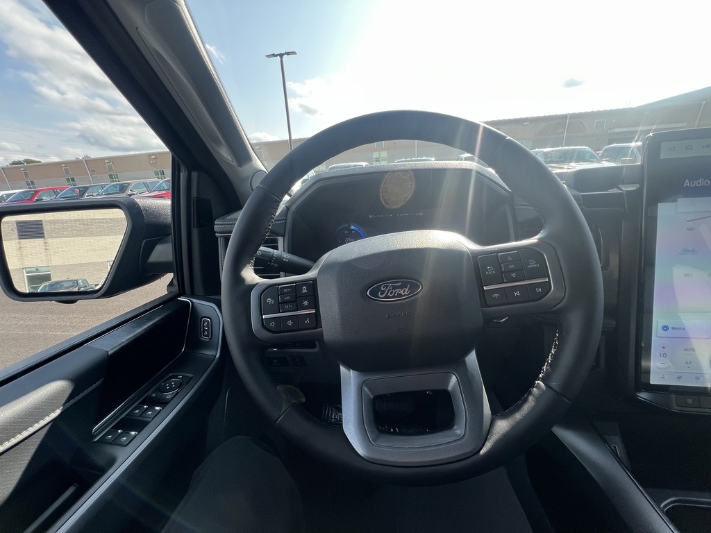 2025 Ford F-150 Lightning photo 10