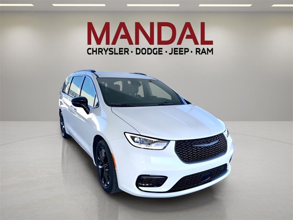 2026 Chrysler Pacifica photo 3