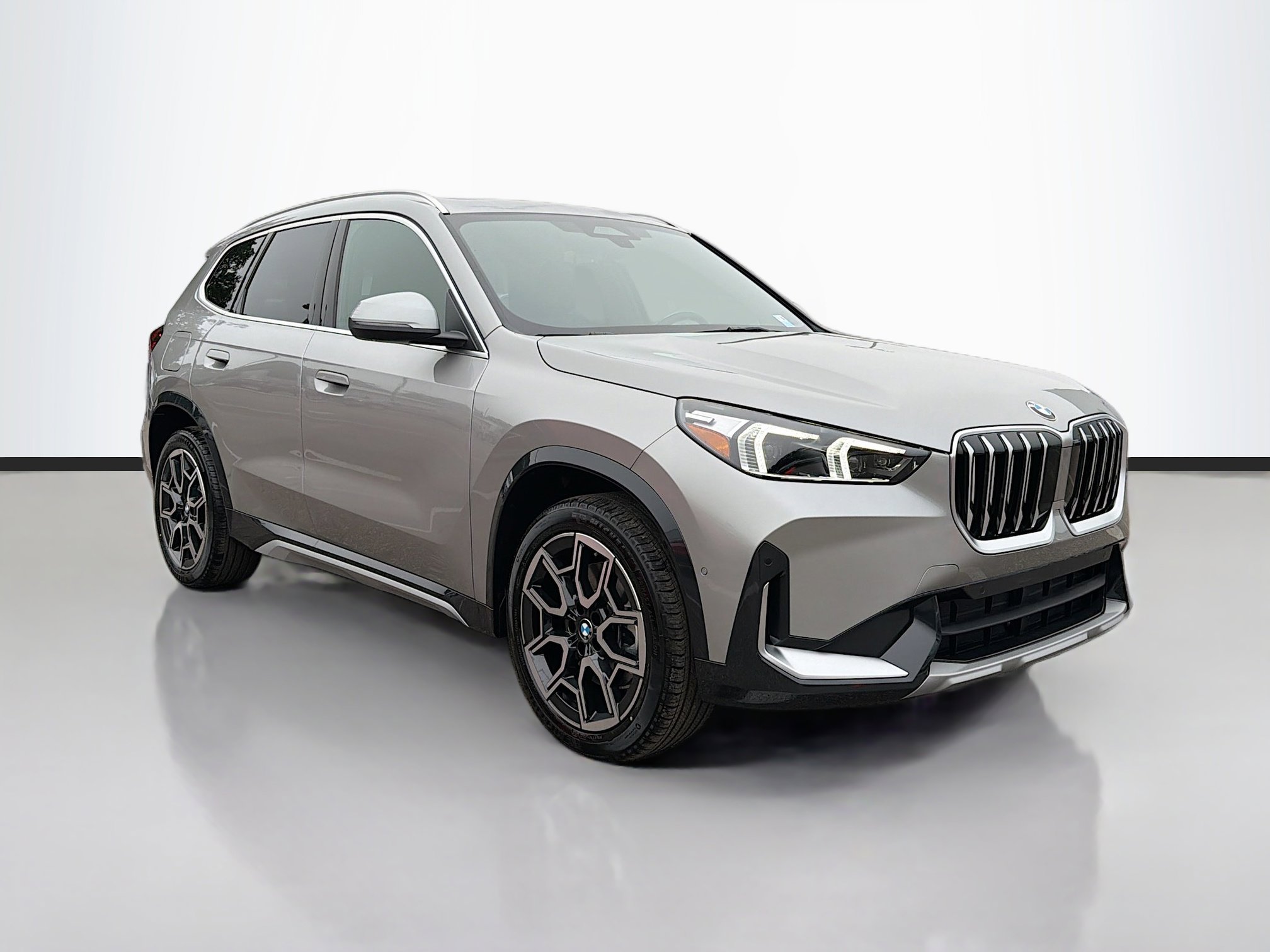 2026 BMW X1 28i's photo