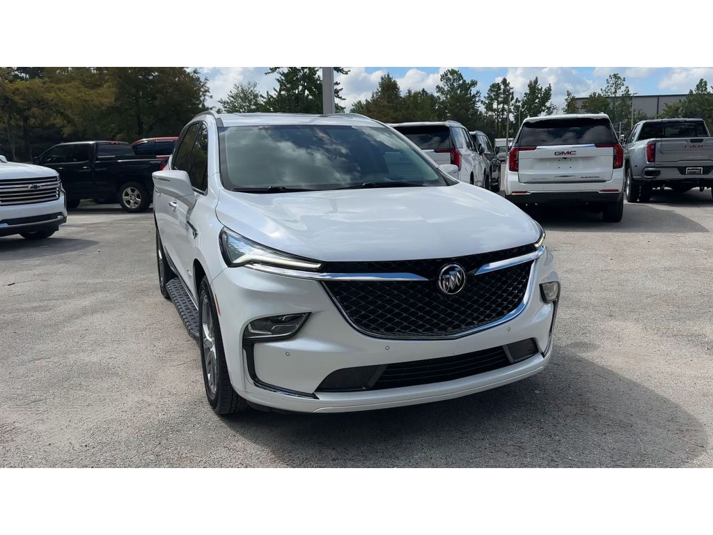 2022 Buick Enclave Avenir photo 3