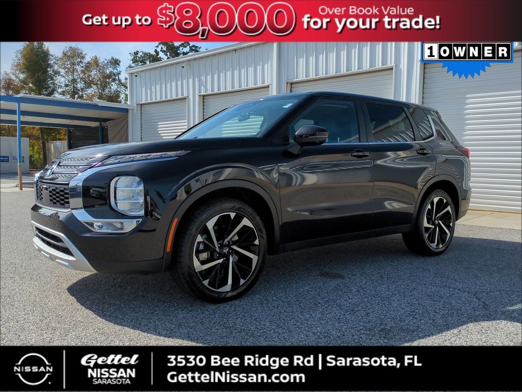 2024 Mitsubishi Outlander SE's photo