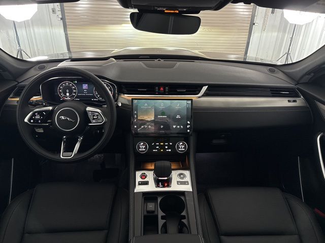 2025 Jaguar F-PACE P250 R-Dynamic S photo 18