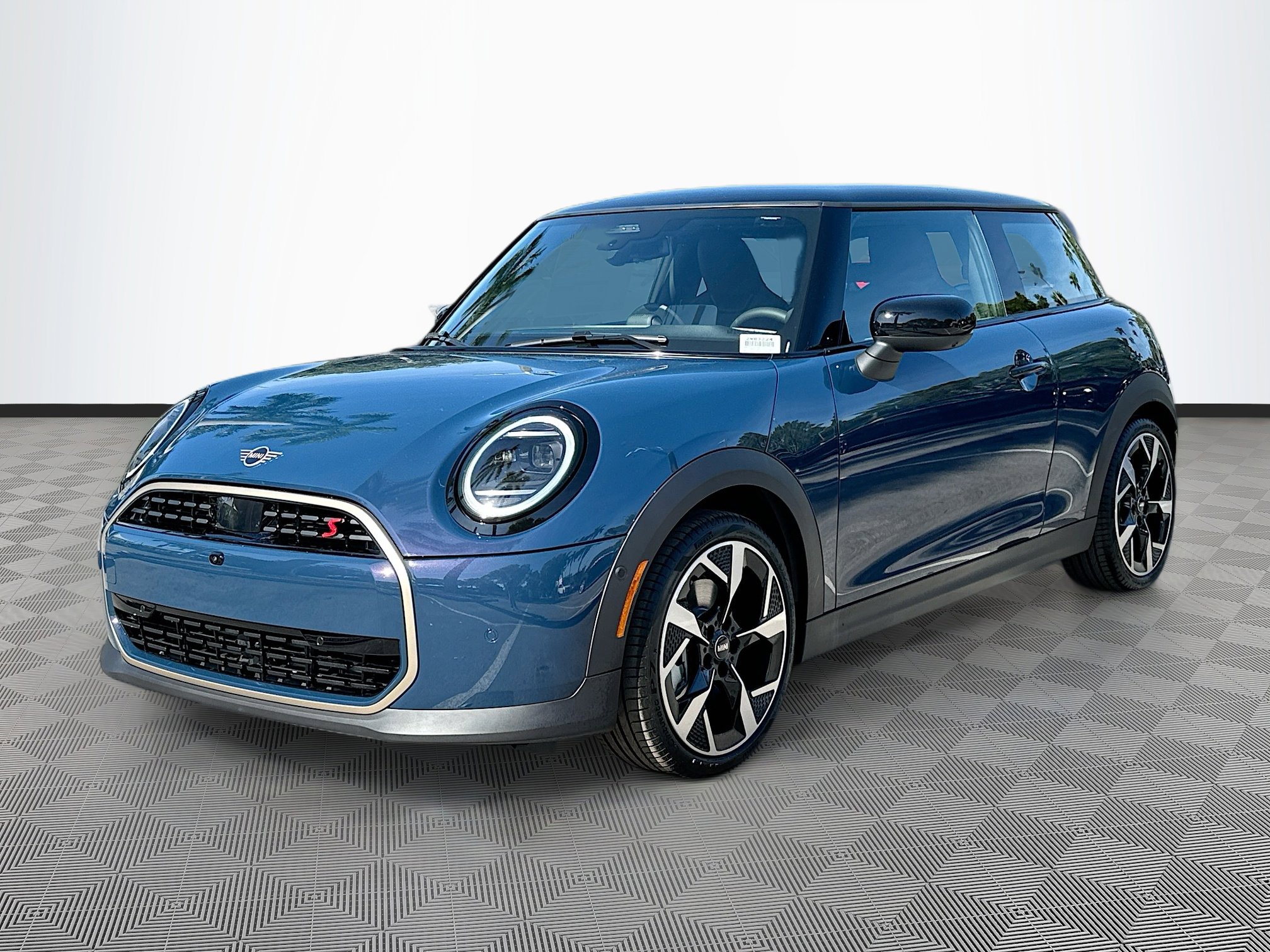 2025 Mini Cooper S Hardtop 2 Door Iconic photo 3