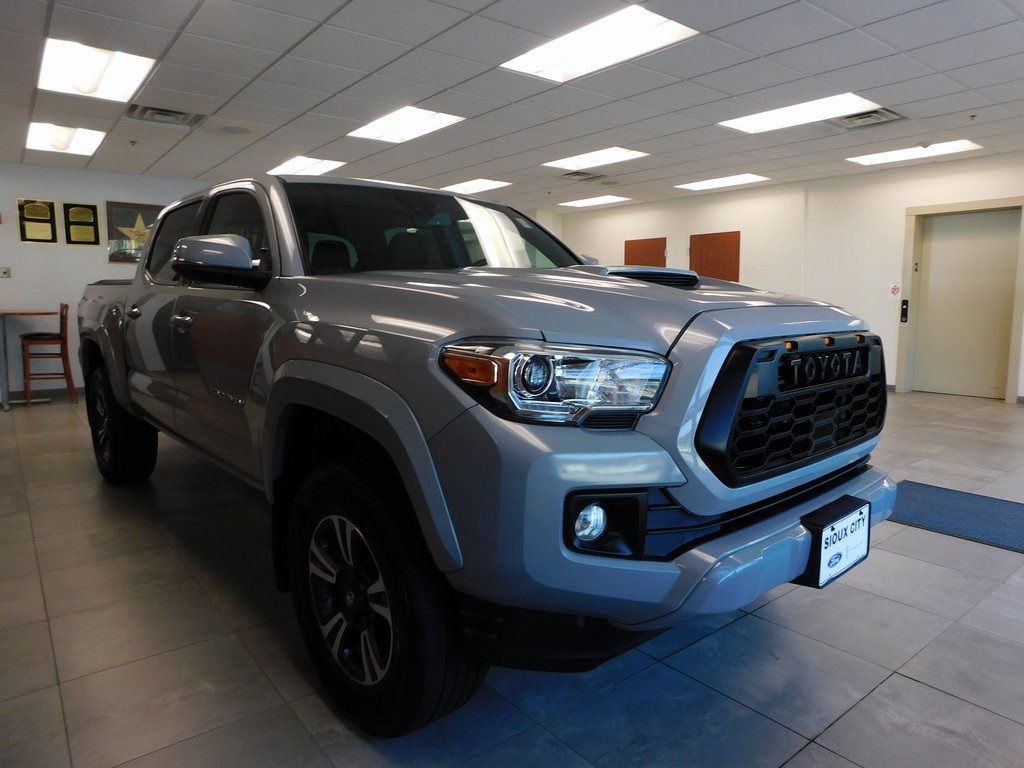 2018 Toyota Tacoma TRD Sport photo 4