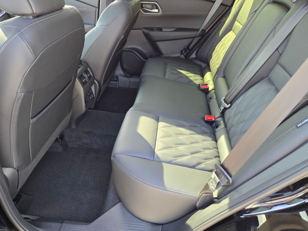 2026 Nissan Rogue Platinum photo 12