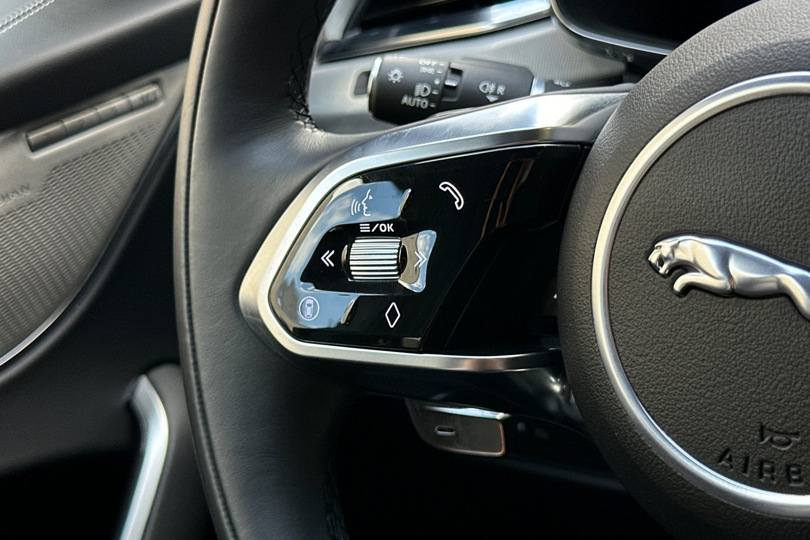 2025 Jaguar F-PACE P250 R-Dynamic S photo 26