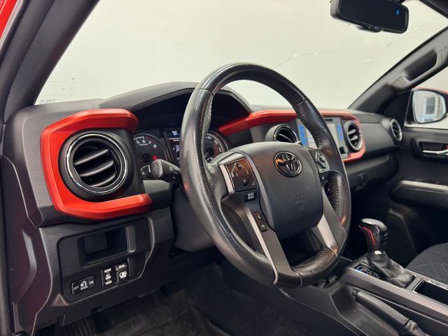 2017 Toyota Tacoma SR5 TRD Sport photo 36