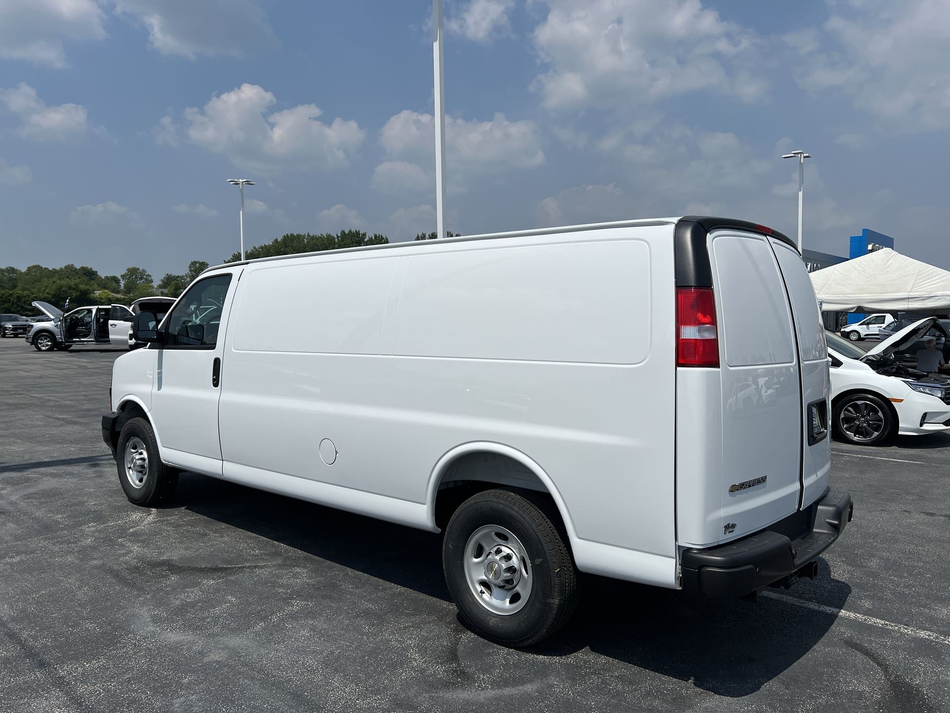 2025 Chevrolet Express Cargo 3500 photo 3