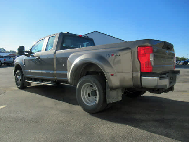 2022 Ford F-350 XL photo 2