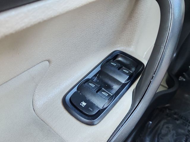 2014 Ford Fiesta SE photo 23