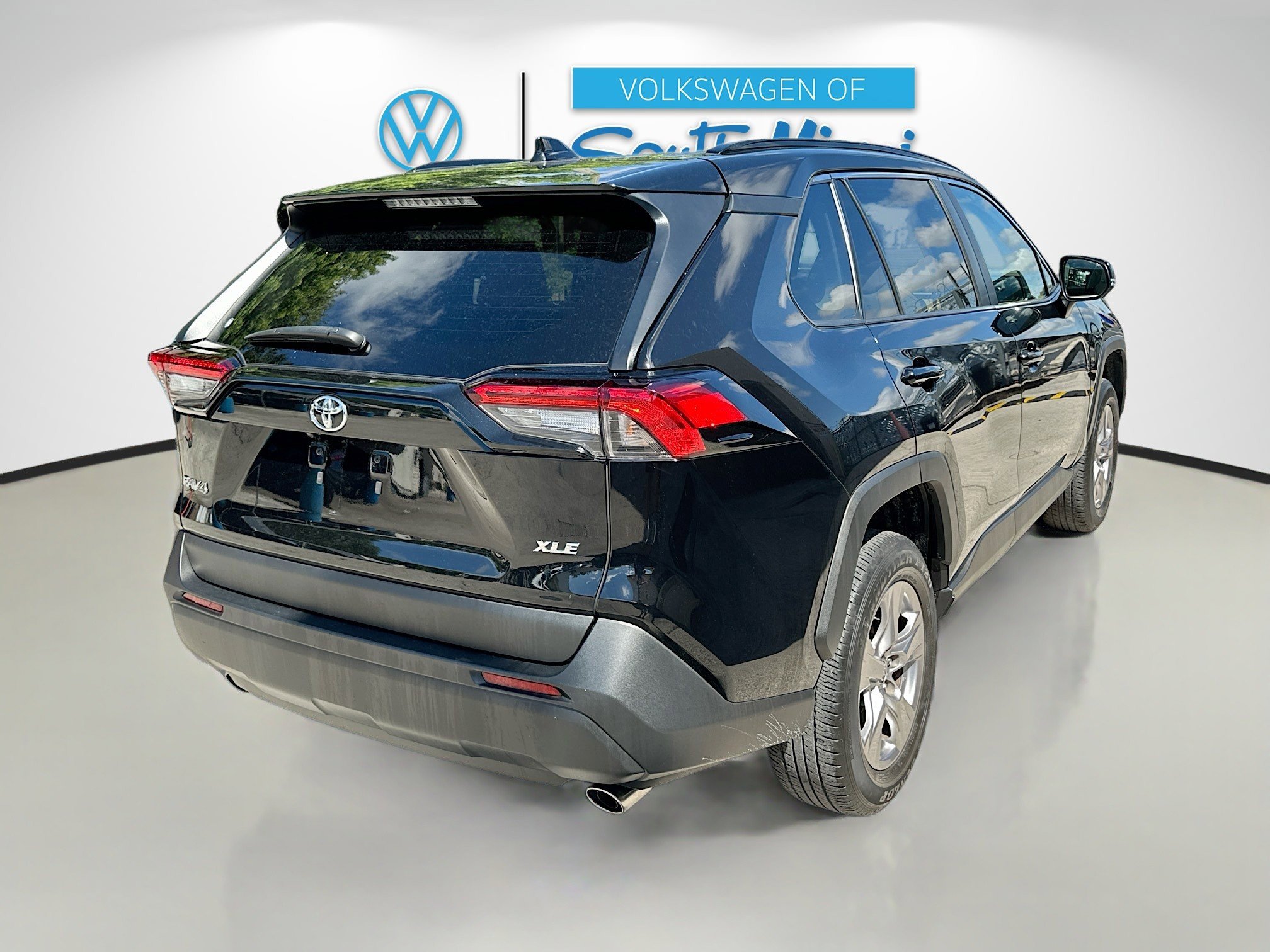 2023 Toyota RAV4 XLE photo 4