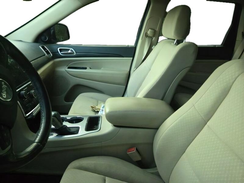 2022 Jeep Cherokee Laredo photo 2