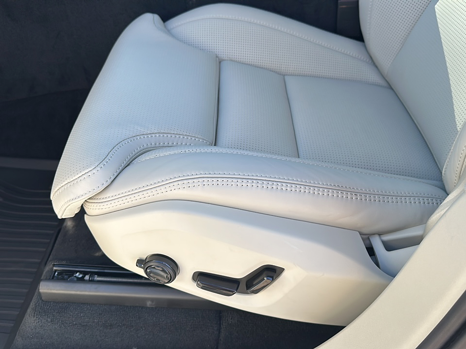 2025 Volvo XC90 AWD photo 5