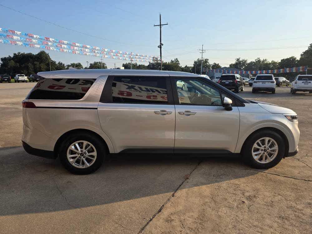 2023 Kia Carnival LX photo 6