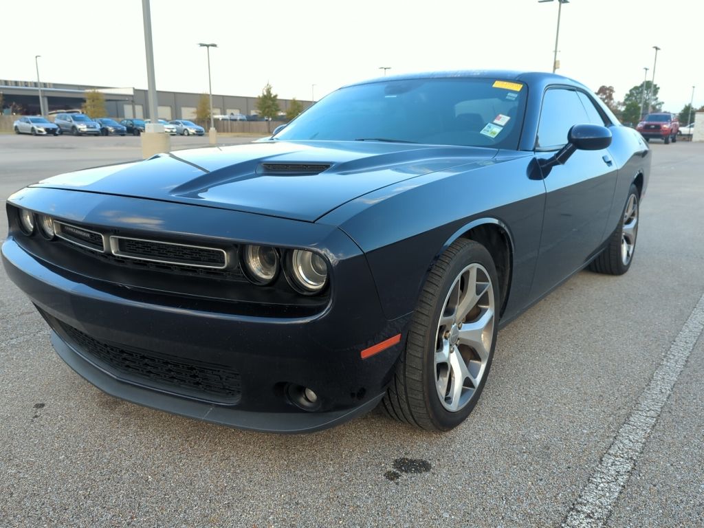 2016 Dodge Challenger SXT's photo