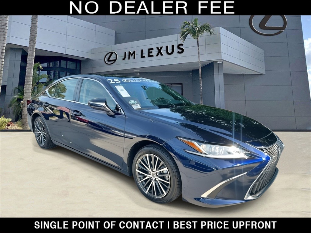 2025 Lexus ES Hybrid 300h's photo