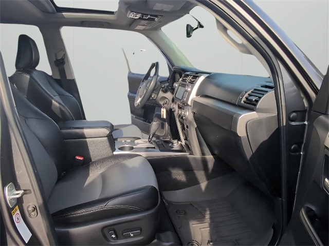2014 Toyota 4Runner SR5 photo 39