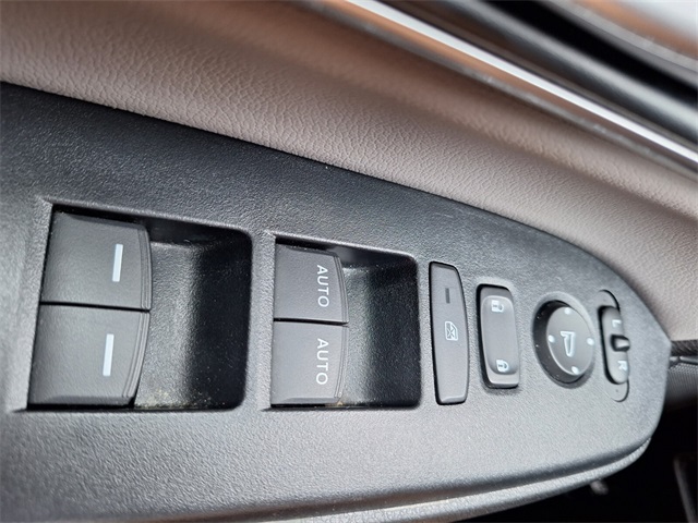 2022 Honda CR-V Touring photo 18
