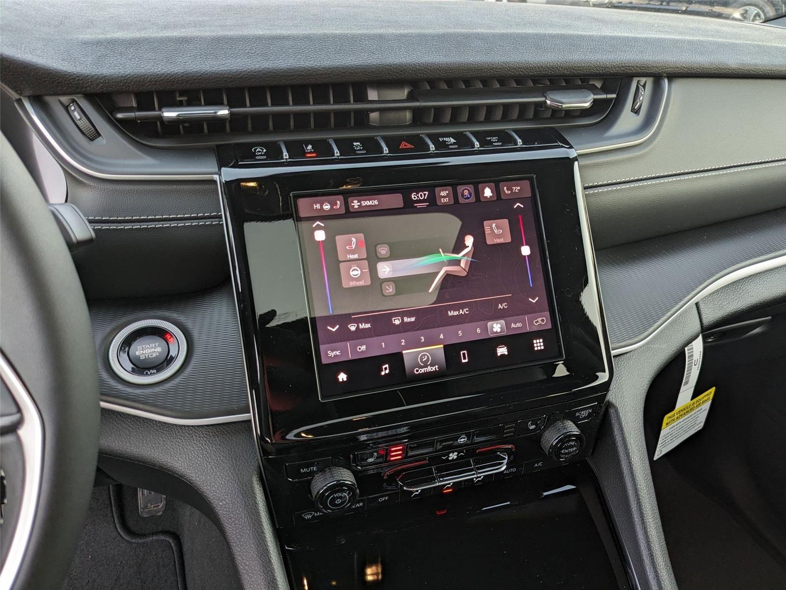 2025 Jeep Grand Cherokee Laredo Altitude photo 11