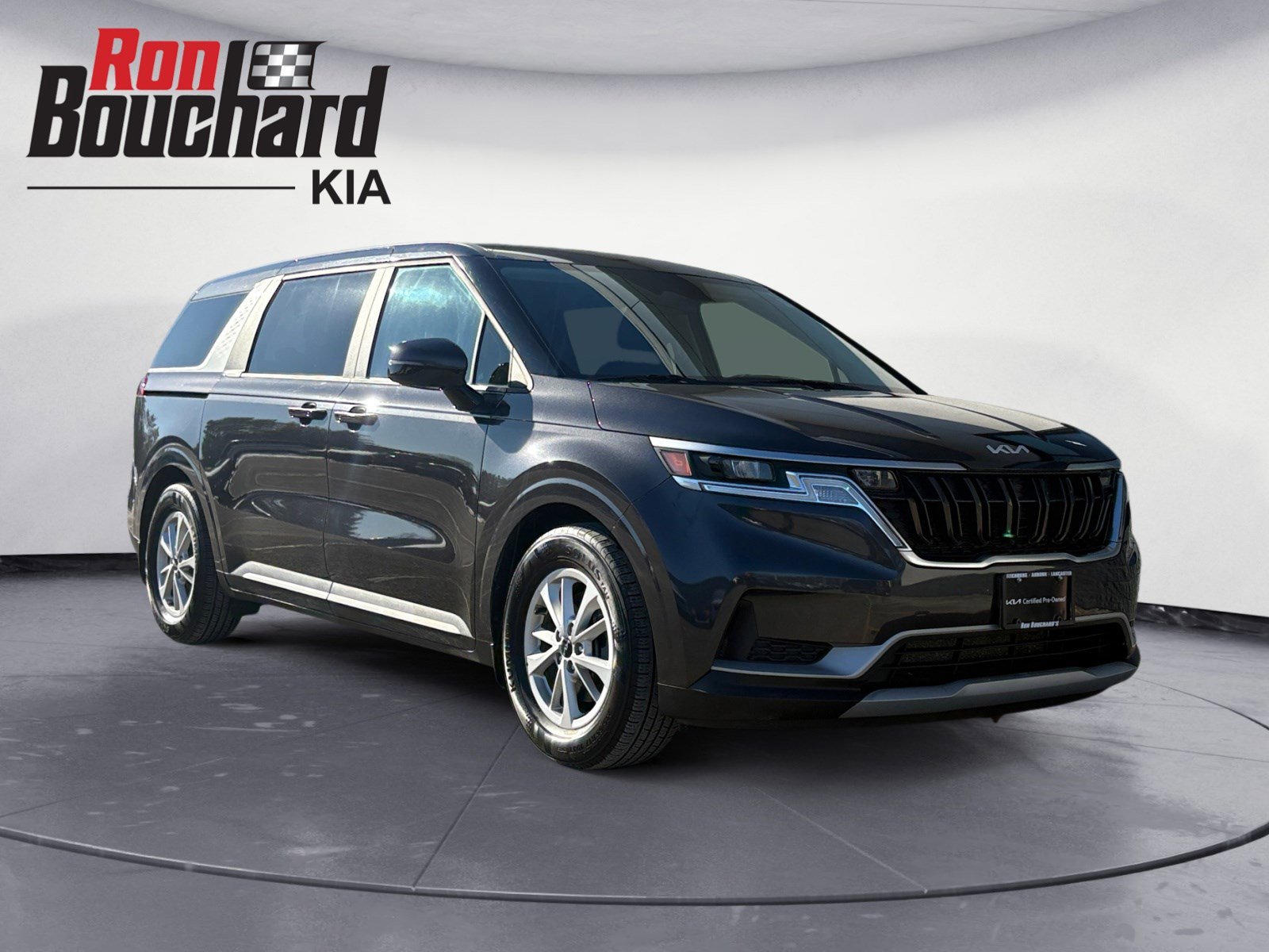 2022 Kia Carnival LX's photo