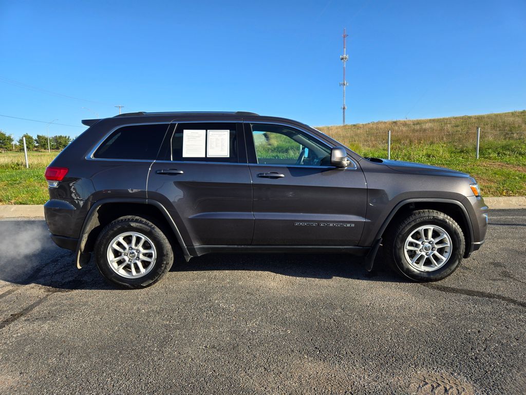 2018 Jeep Grand Cherokee Laredo photo 2