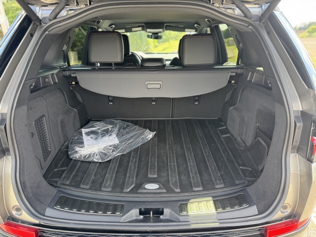2023 Land Rover Discovery Sport SE R-Dynamic photo 10