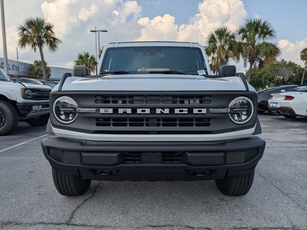 2025 Ford Bronco Base photo 8