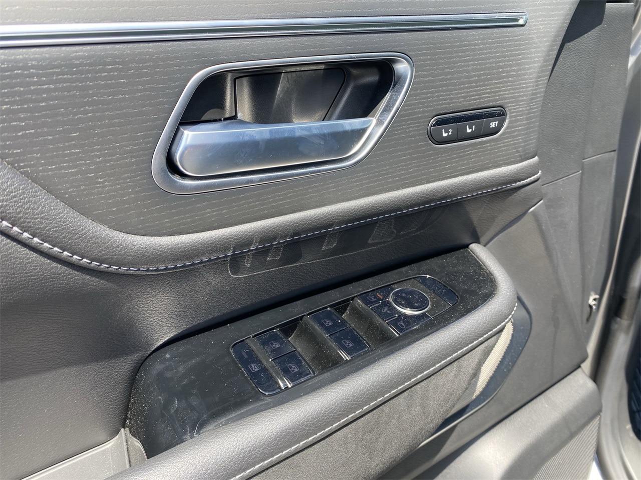 2025 Infiniti QX80 Sensory photo 22
