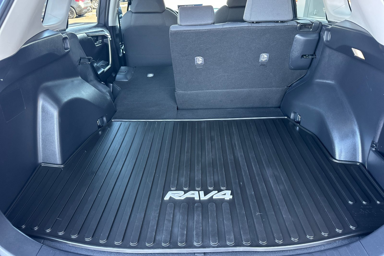 2022 Toyota RAV4 XLE photo 16