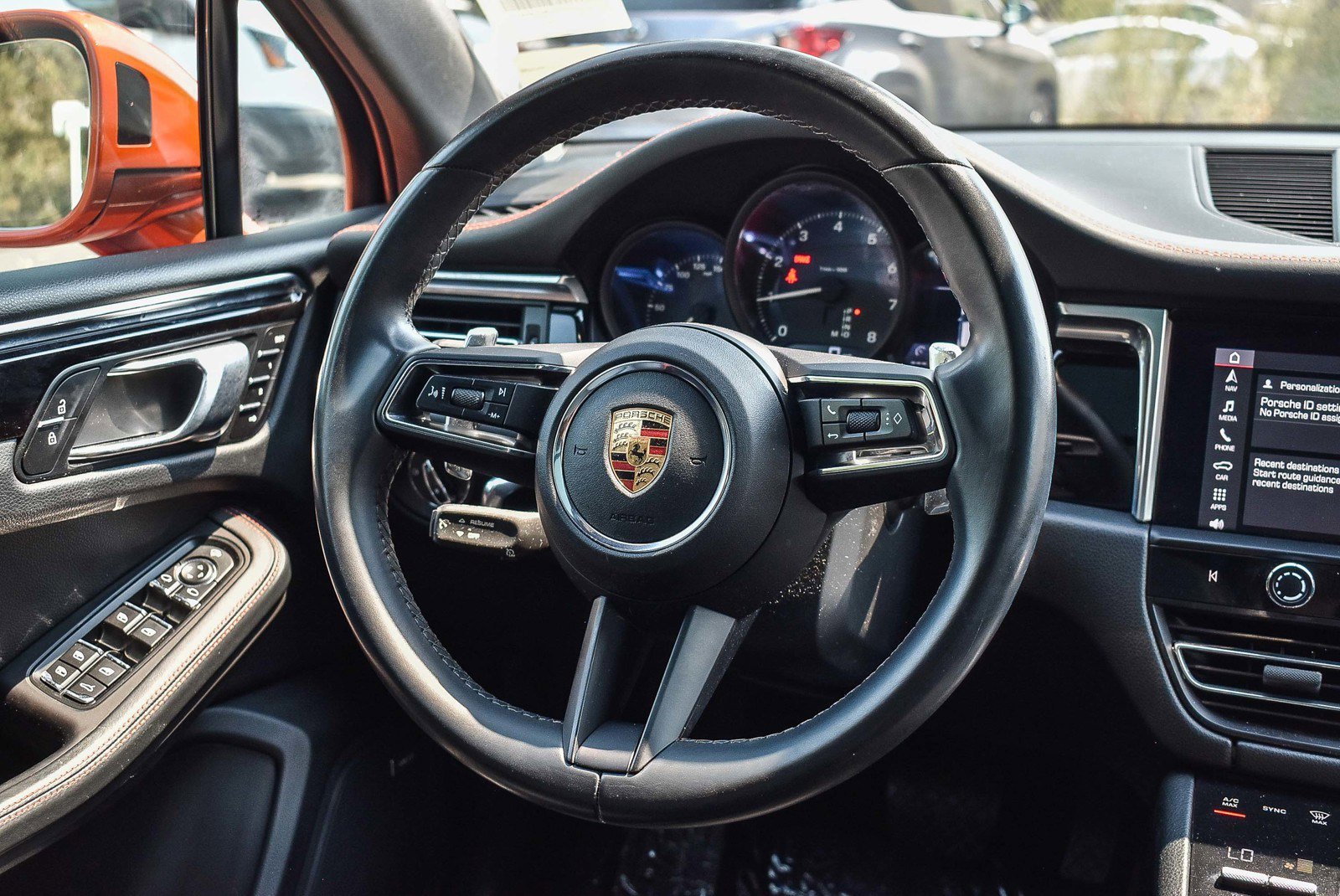 2022 Porsche Macan Base photo 13