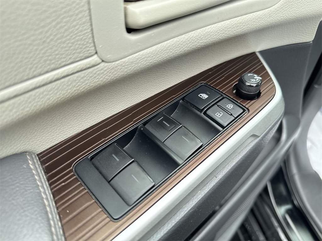 2021 Toyota Sienna LE photo 19