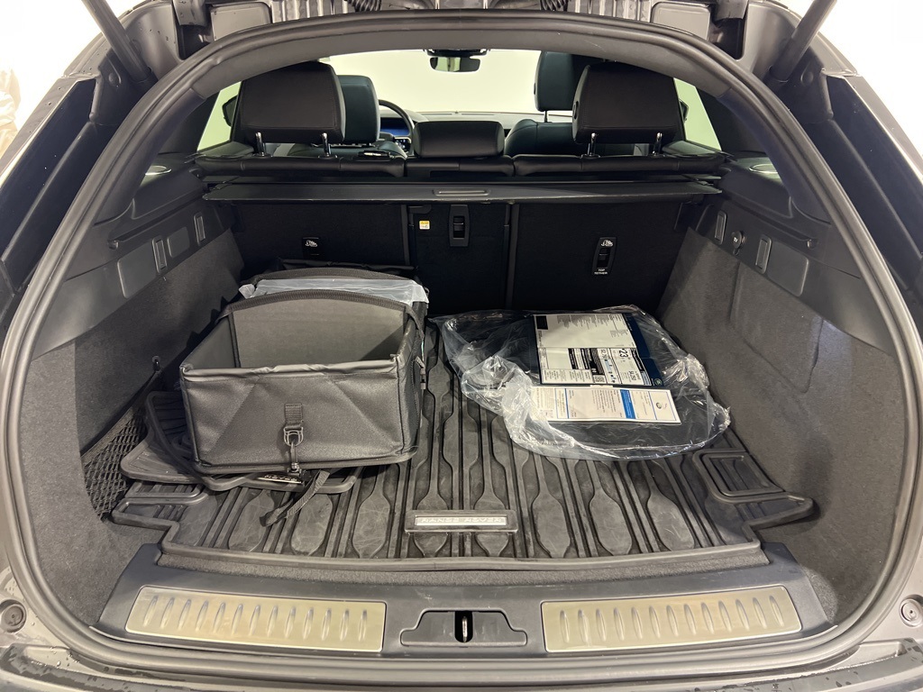 2025 Land Rover Range Rover Velar SE photo 28
