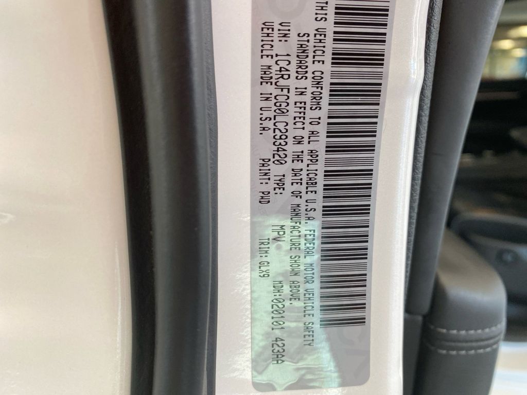 2020 Jeep Grand Cherokee Overland photo 19