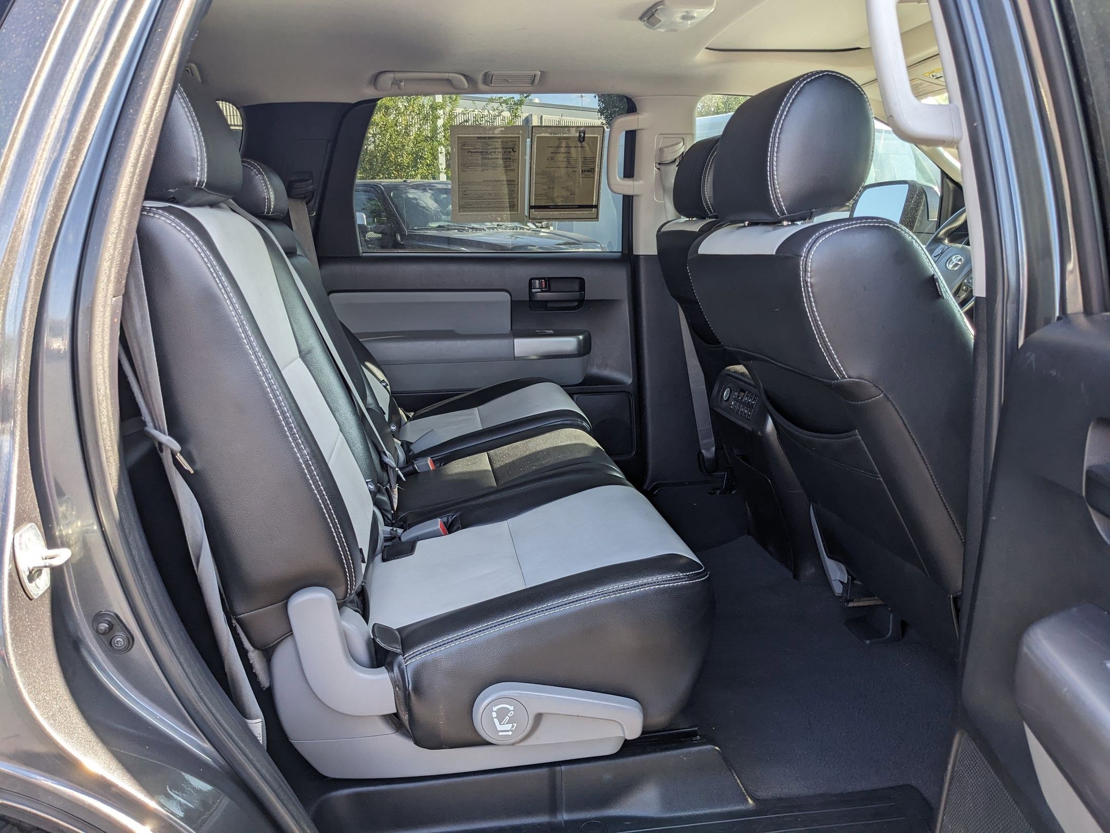2019 Toyota Sequoia SR5 photo 18
