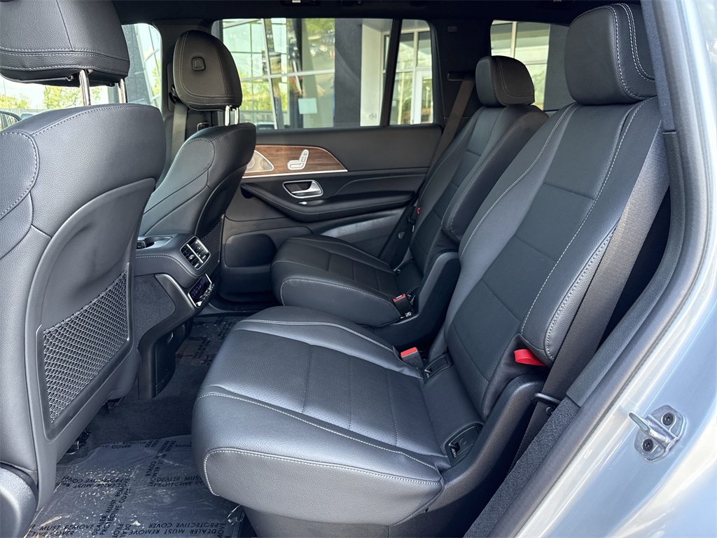 2025 Mercedes Benz GLS 450 4MATIC photo 13