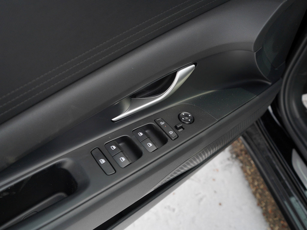 2025 Hyundai Elantra SE photo 14