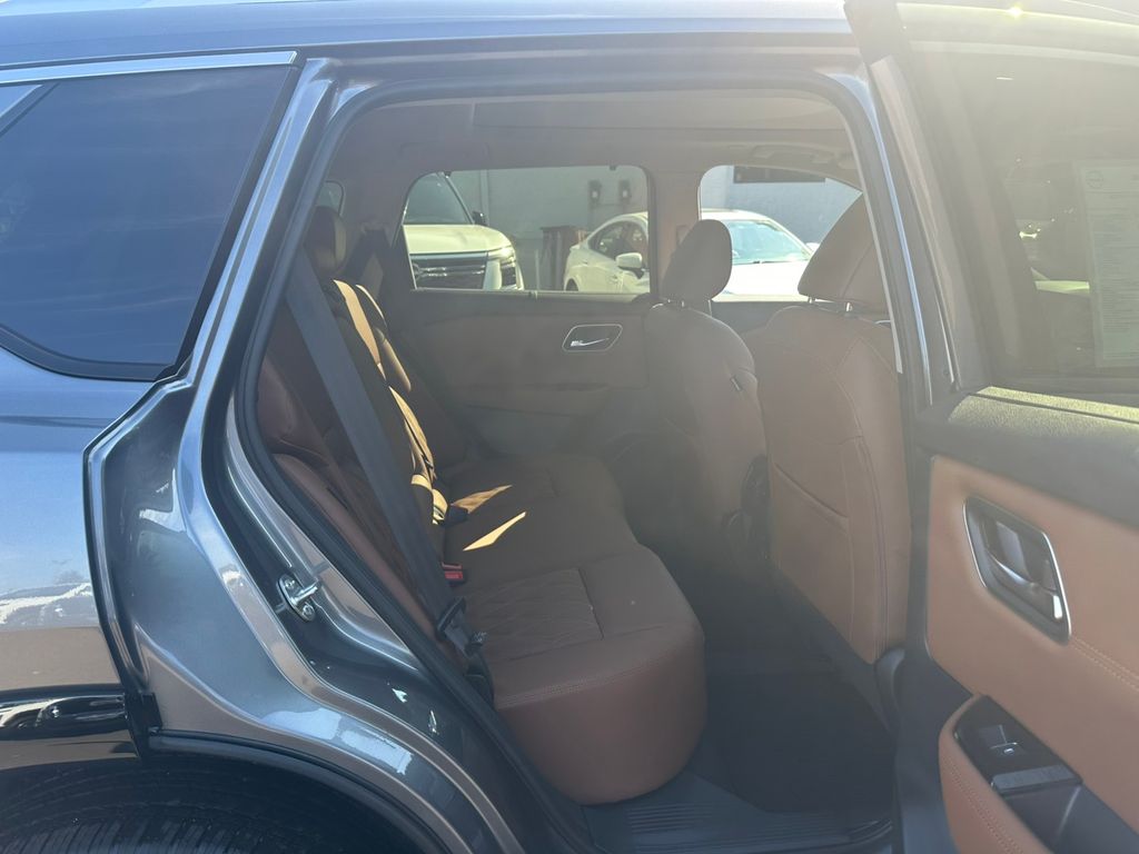 2026 Nissan Rogue Platinum photo 25