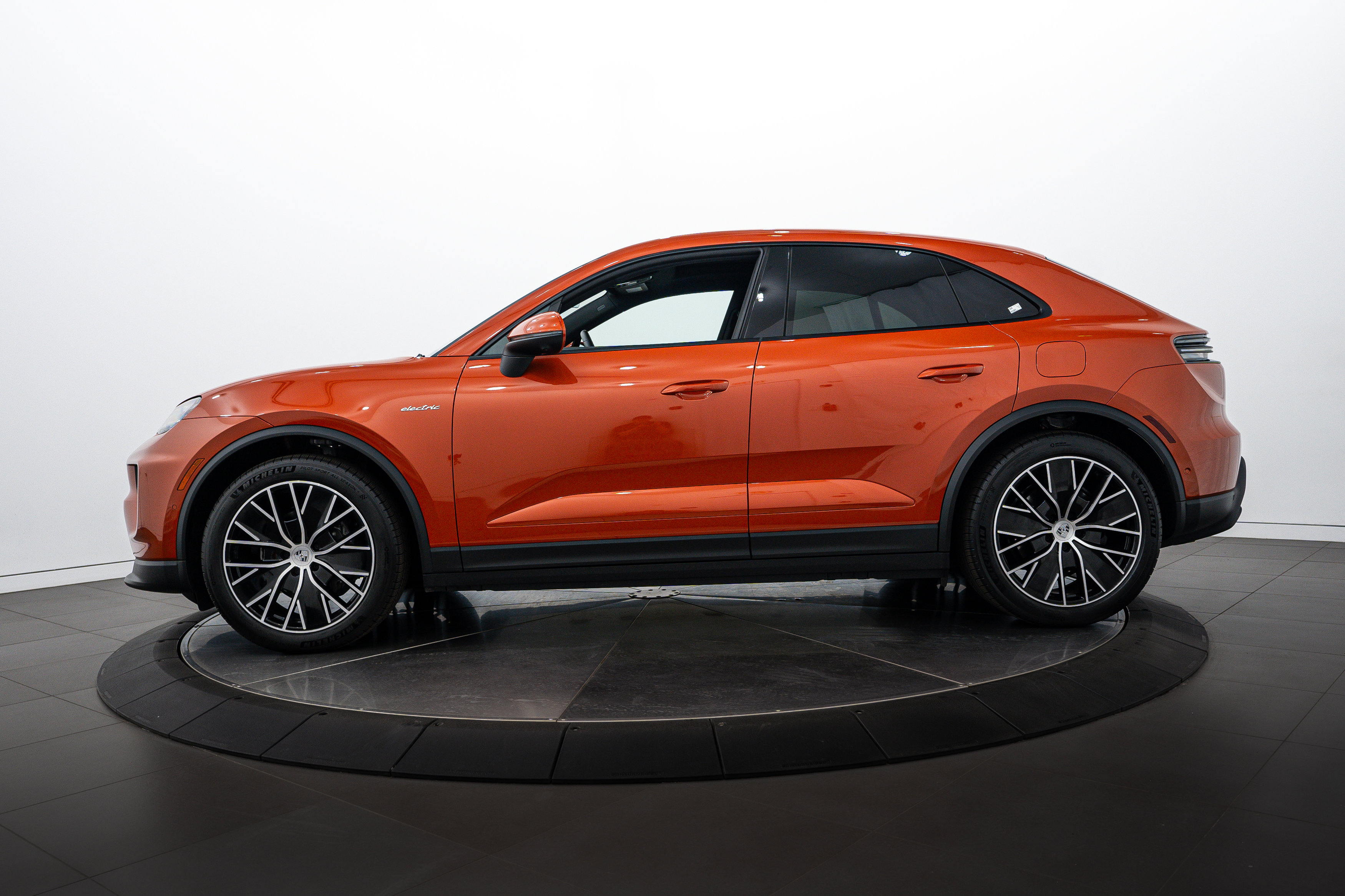 Certified 2025 Porsche Macan Base with VIN WP1AA2XA0SL001433 for sale in Highland Park, IL