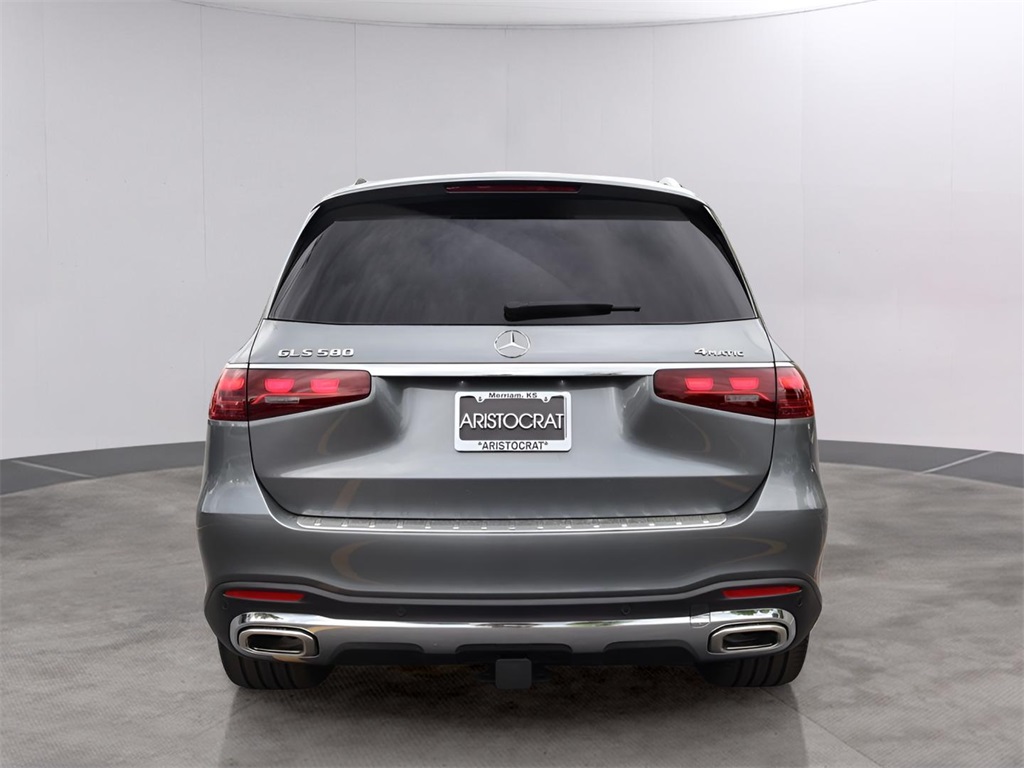 2025 Mercedes Benz GLS 580 4MATIC photo 4