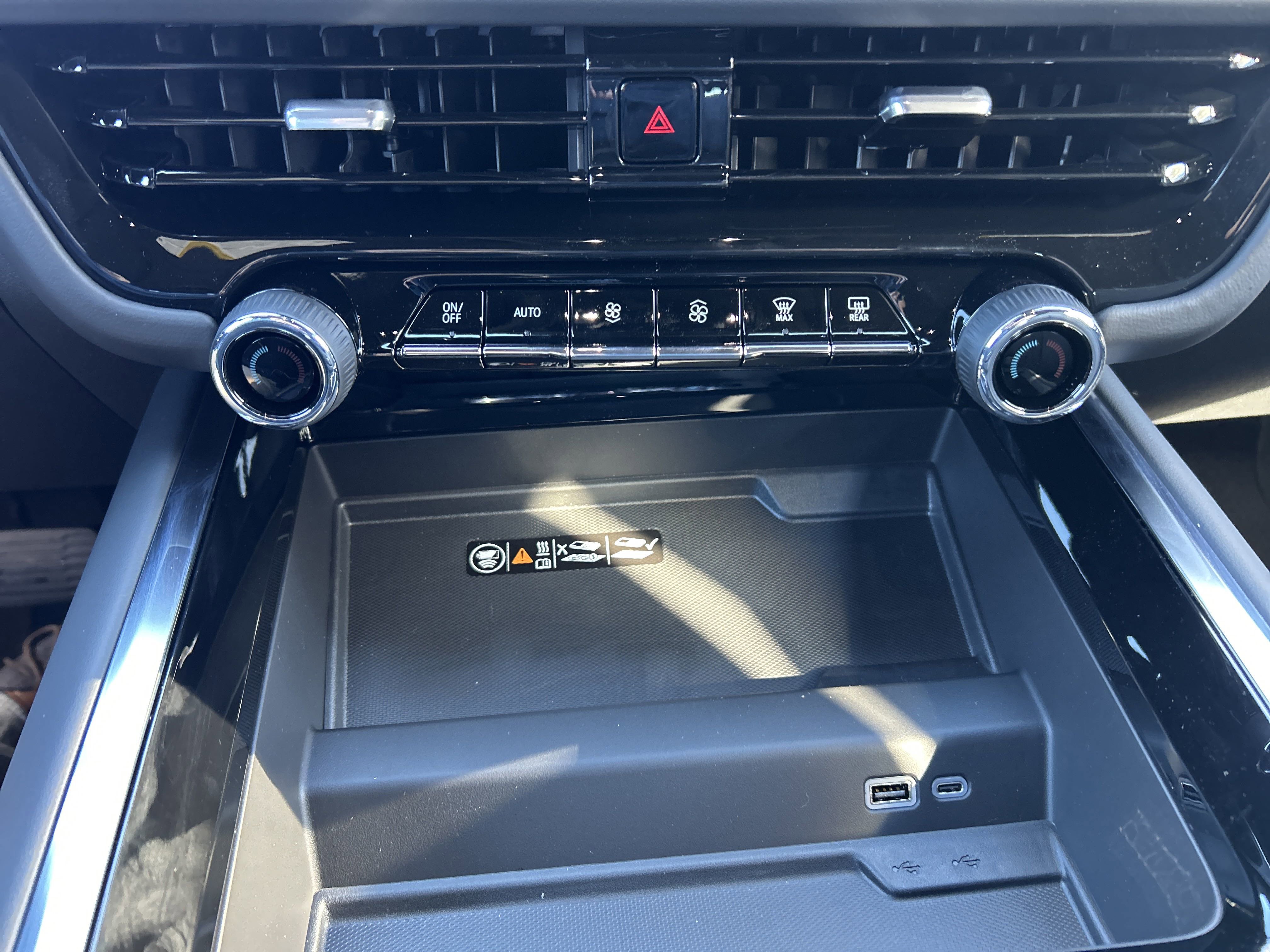 2026 Chevrolet Suburban RST photo 4