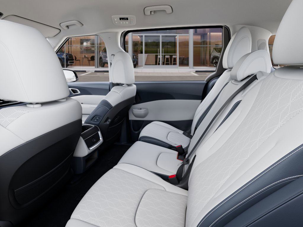 2026 Kia Carnival EX photo 18