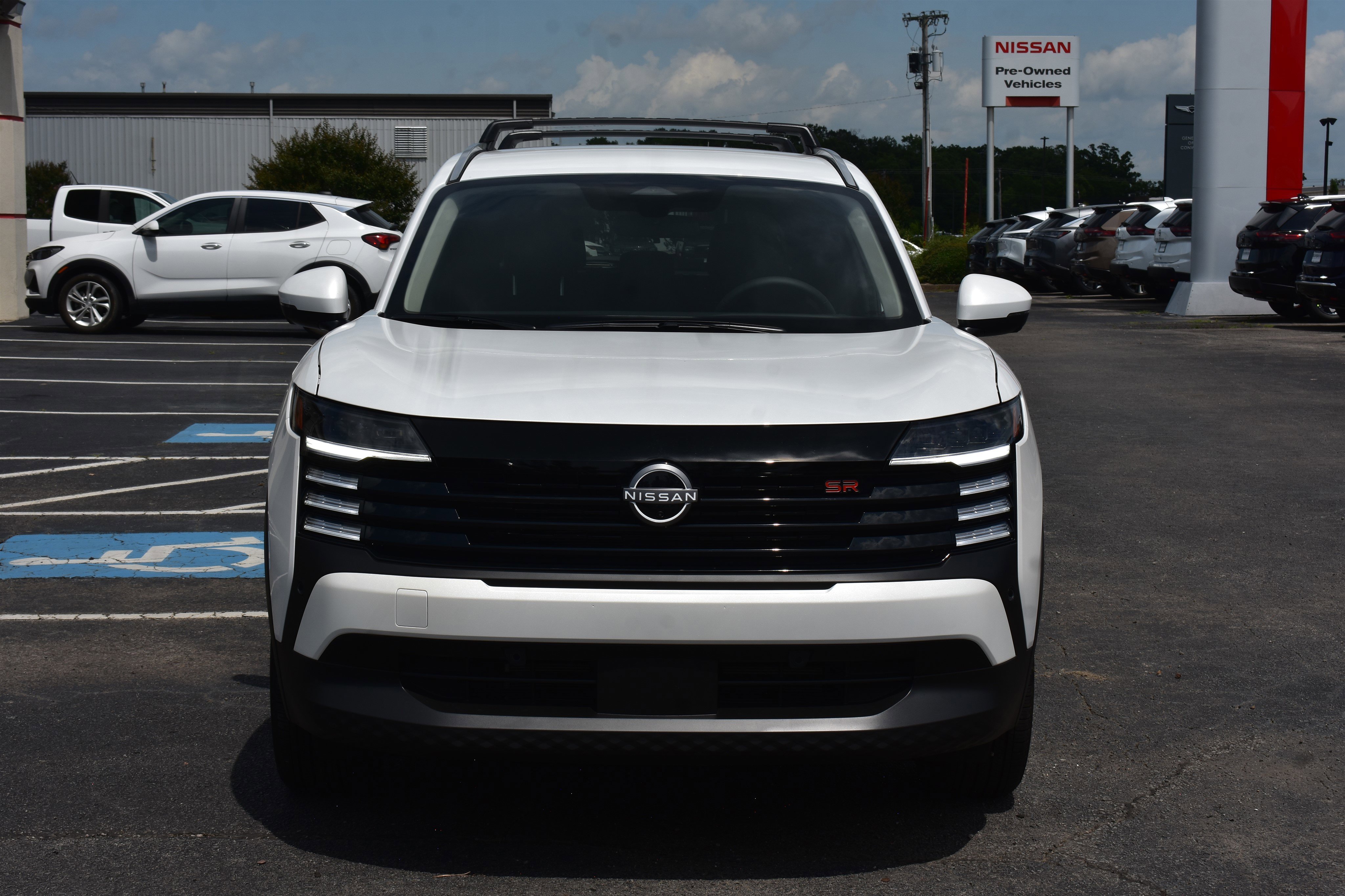 2025 Nissan Kicks SR photo 2