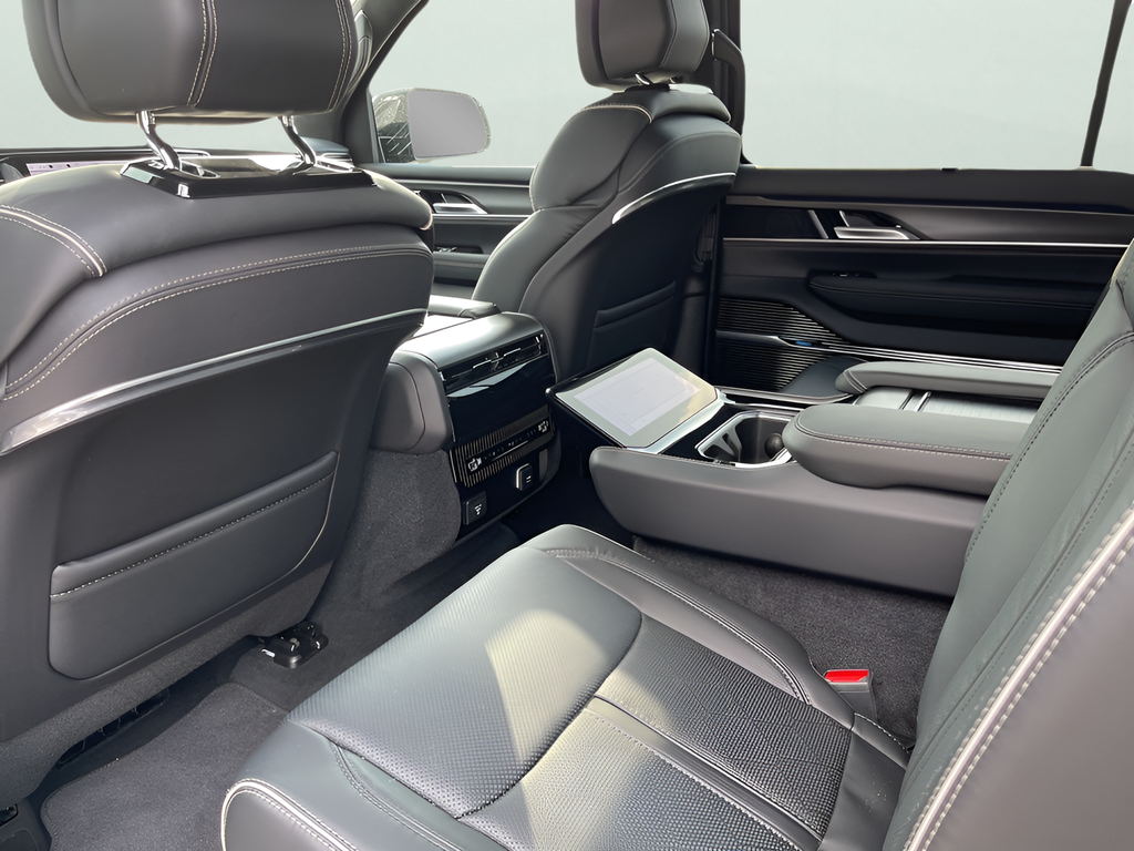 2025 Jeep Grand Wagoneer II photo 25