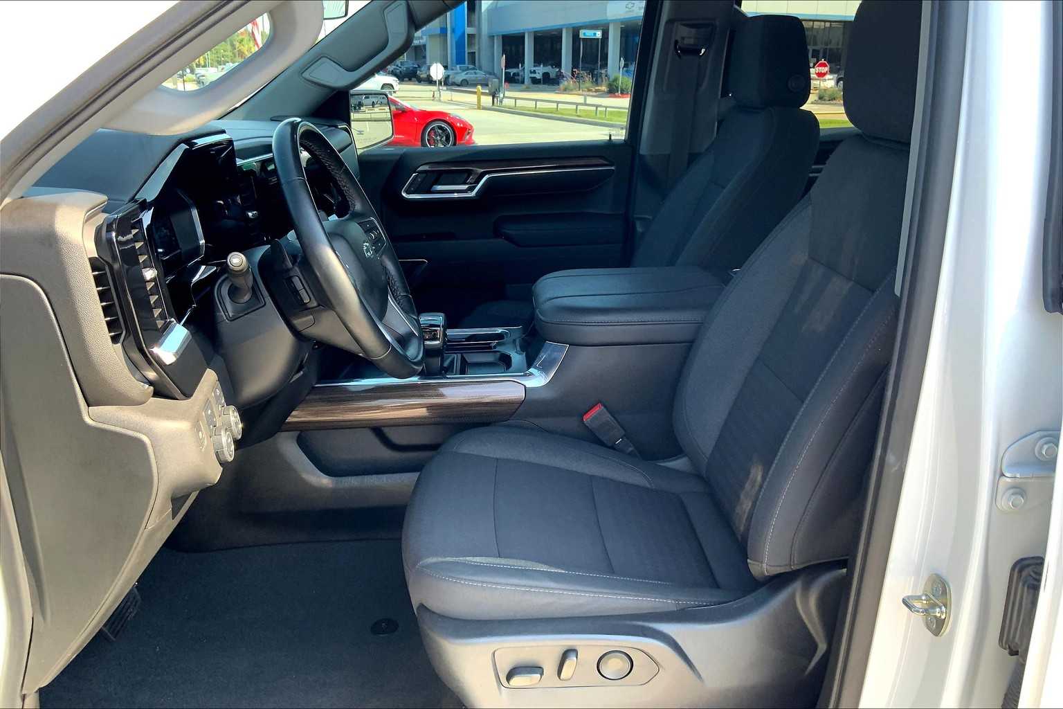 2023 Chevrolet Silverado 1500 RST photo 4