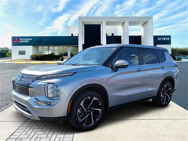 2024 Mitsubishi Outlander SE's photo