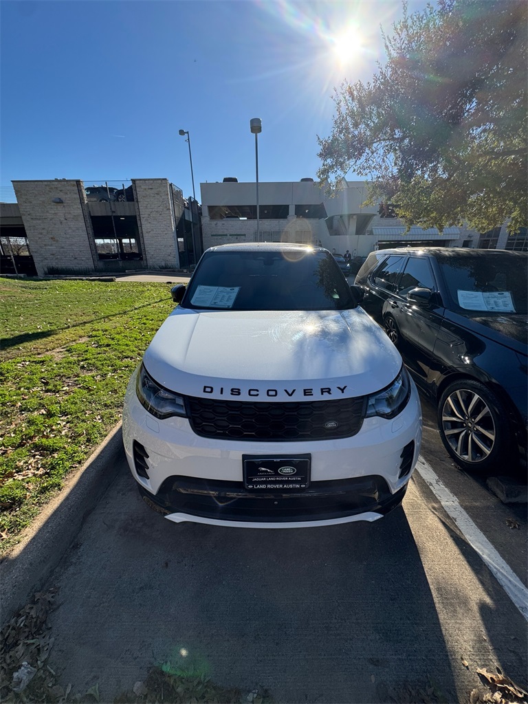 2025 Land Rover Discovery Dynamic SE's photo